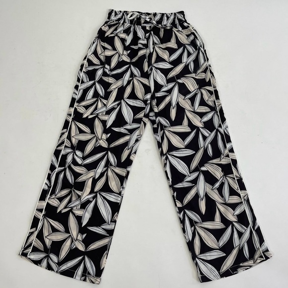Black and White Floral Tropical Print Straight Leg Pants - Picture 1 of 7